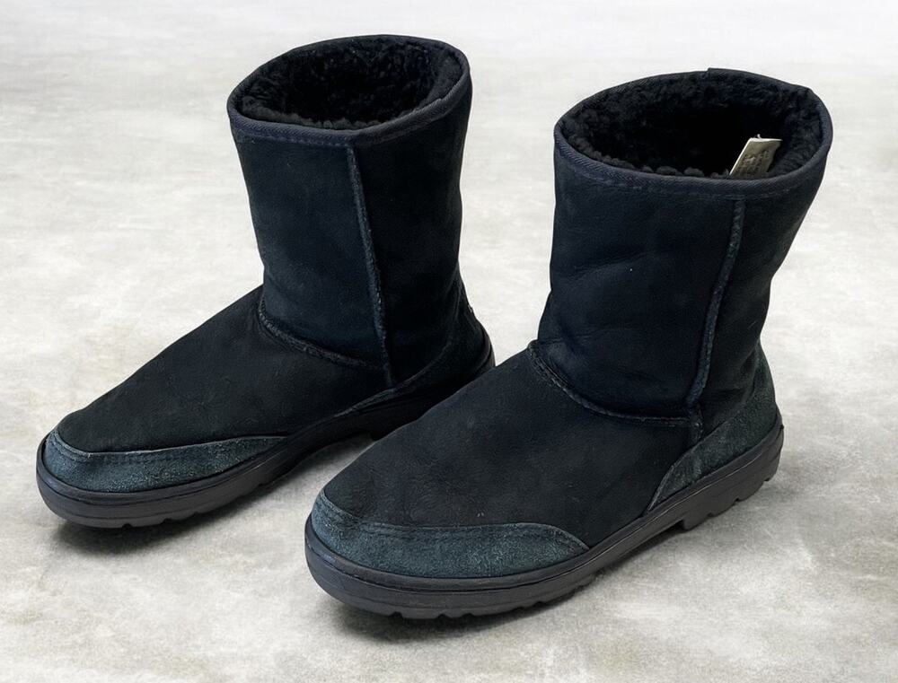 UGG Boots Women’s Size 9 Black Sheepskin Ankle Boots Winter Warm Wool Lining